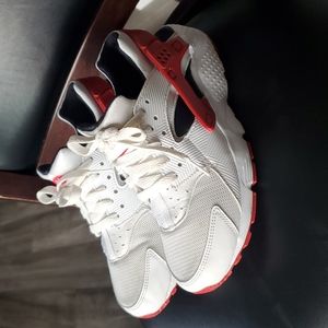 Nike Kids Huarache Size 5.5/ White,Red & Black